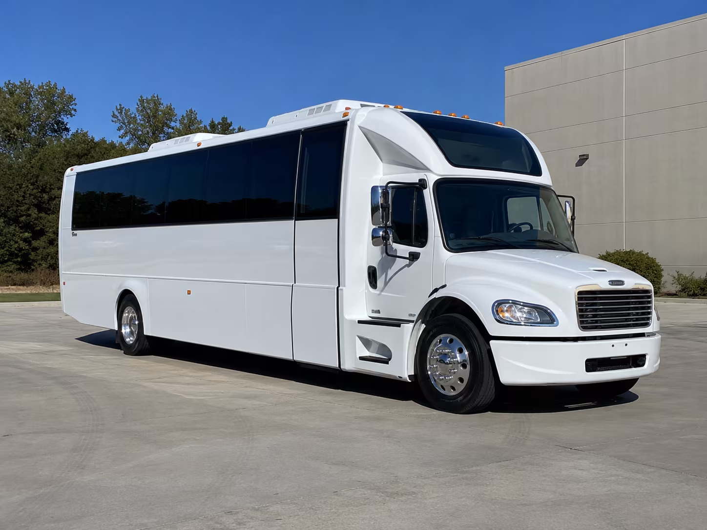 Alexandria Birthday, Sweet 16, & Quinceañera Transportation party bus exterior
